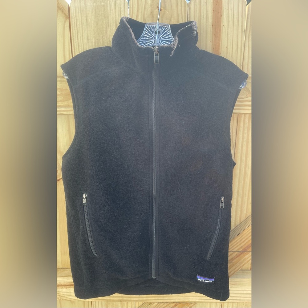Patagonia Synchilla Men’s Fleece Vest Medium Black – Excellent Layering Piece
24